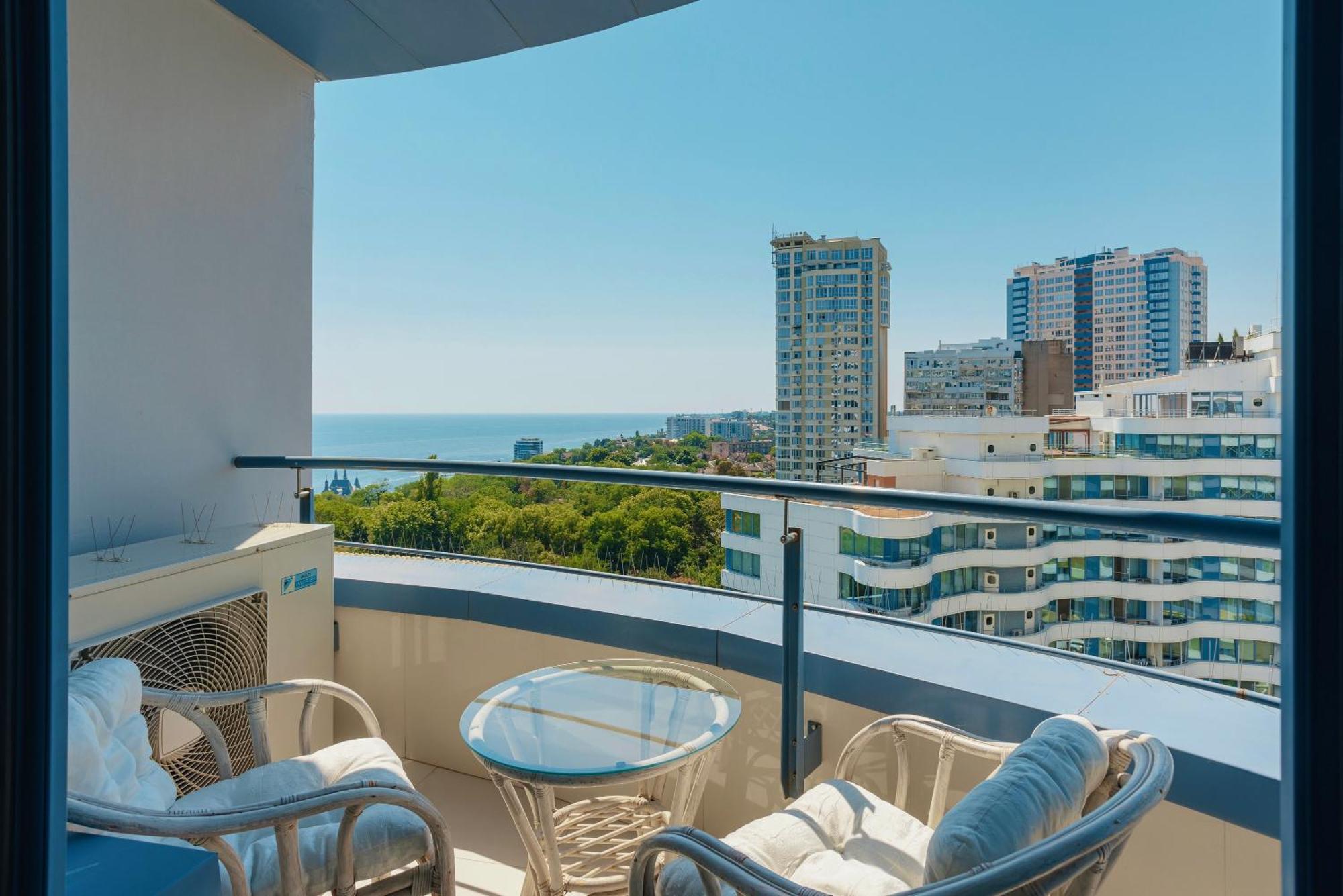 Direct Sea View Apartment Odesa Exterior photo